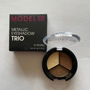 Model CO Metallic Eyeshadow Trio